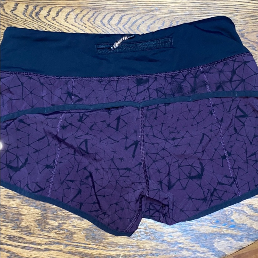Lulu lemon size four speed up short 2.5 inch